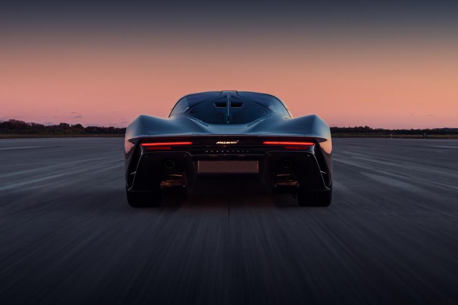  McLaren Speedtail Speed Test 2019 года  (фото 2 из 10)